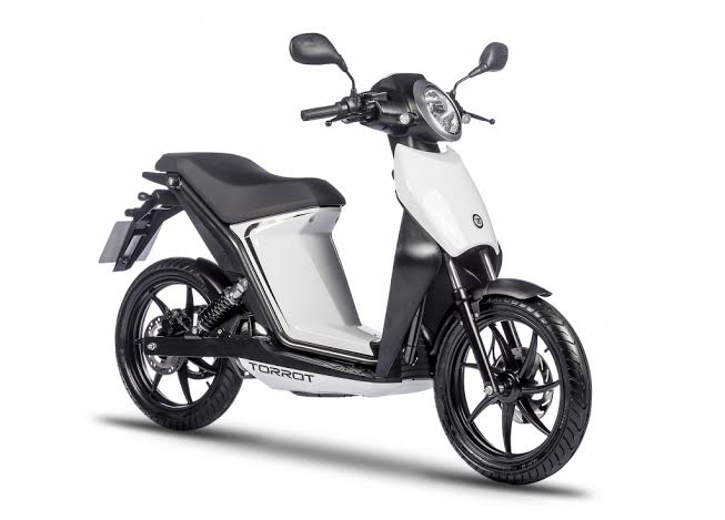 Ενοικίαση Torrot Muvi ηλεκτρικό scooter σε Κω και Πάτρα